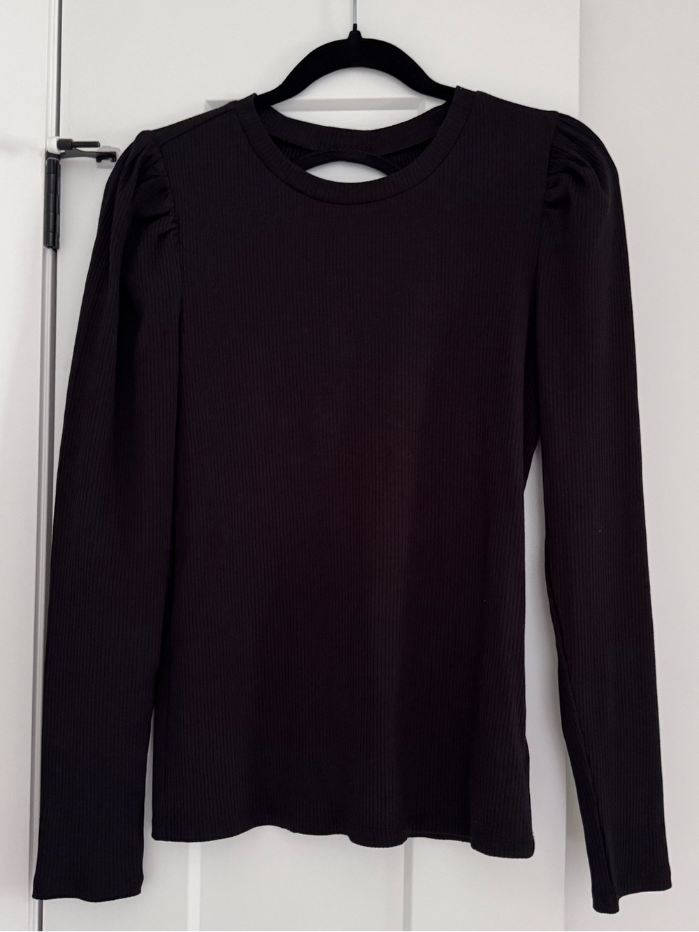GAP Black Ribbed Puff Sleeve Cutout Back Top Size Medium NWT